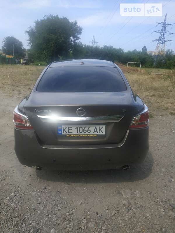 Седан Nissan Altima 2015 в Дніпрі