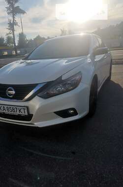 Седан Nissan Altima 2017 в Броварах