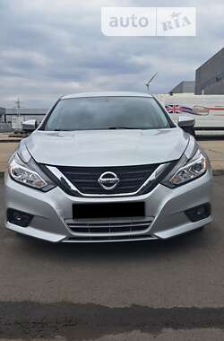 Седан Nissan Altima 2017 в Вышгороде