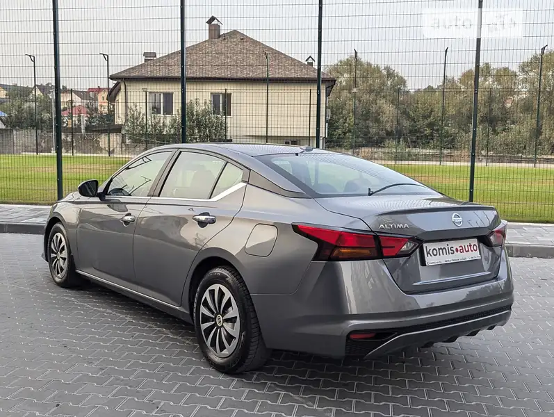 Nissan Altima 2020