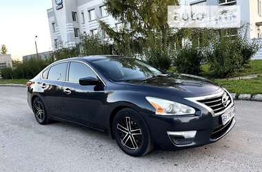 Седан Nissan Altima 2014 в Хмельницькому