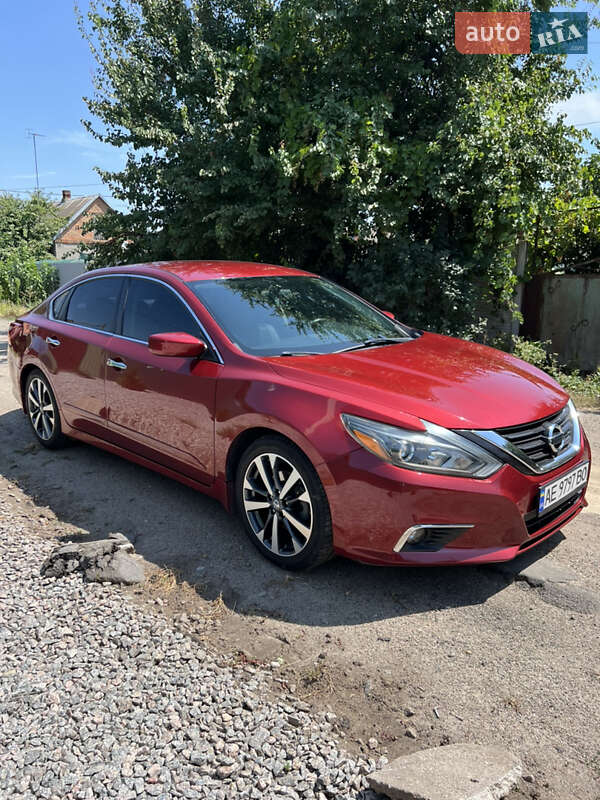 Седан Nissan Altima 2017 в Нікополі
