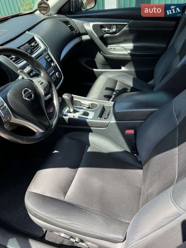 Седан Nissan Altima 2017 в Нікополі