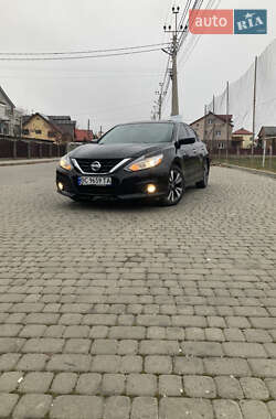 Седан Nissan Altima 2017 в Львове