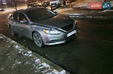 Седан Nissan Altima 2017 в Киеве