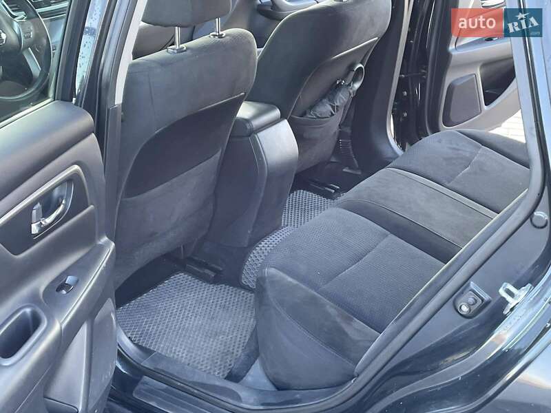 Седан Nissan Altima 2015 в Сокалі