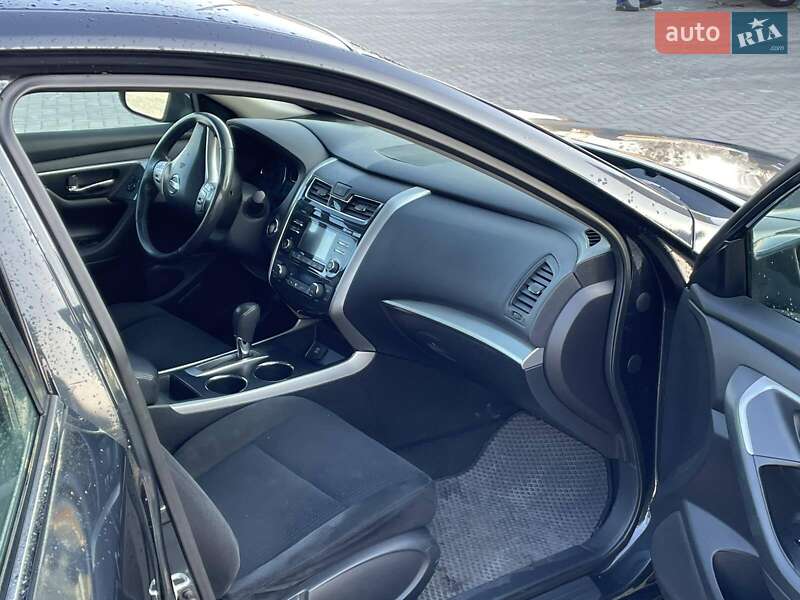 Седан Nissan Altima 2015 в Сокалі