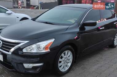 Седан Nissan Altima 2014 в Львові