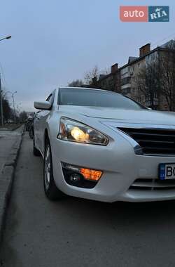 Седан Nissan Altima 2014 в Львові