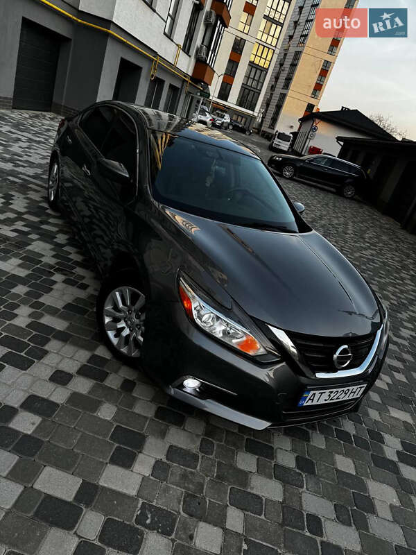 Седан Nissan Altima 2016 в 