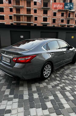 Седан Nissan Altima 2016 в 