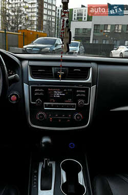 Седан Nissan Altima 2016 в 