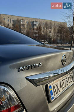 Седан Nissan Altima 2014 в 