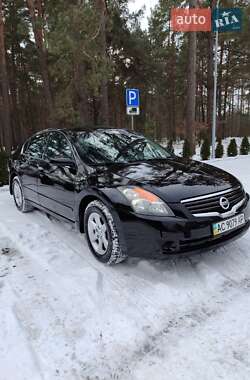 Седан Nissan Altima 2007 в Маневичах