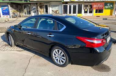 Седан Nissan Altima 2015 в 