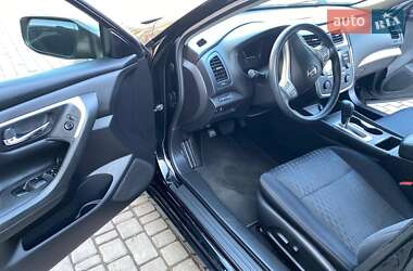 Седан Nissan Altima 2015 в 