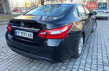 Седан Nissan Altima 2015 в 