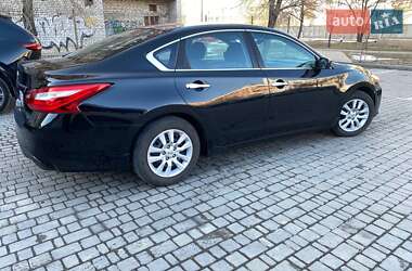 Седан Nissan Altima 2015 в 