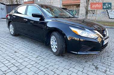 Седан Nissan Altima 2015 в 