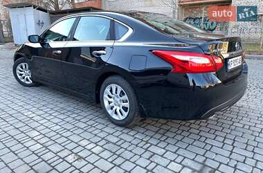 Седан Nissan Altima 2015 в 