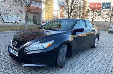 Седан Nissan Altima 2015 в 