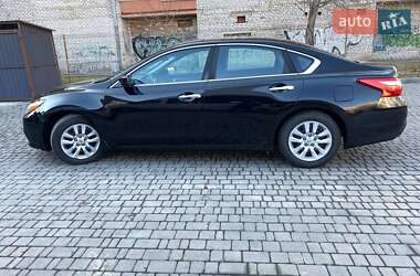Седан Nissan Altima 2015 в 