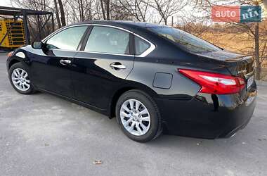 Седан Nissan Altima 2015 в 