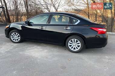 Седан Nissan Altima 2015 в 