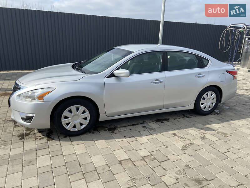 Седан Nissan Altima 2014 в 