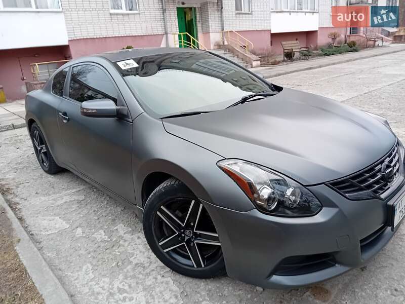 Купе Nissan Altima 2012 в Бурштині