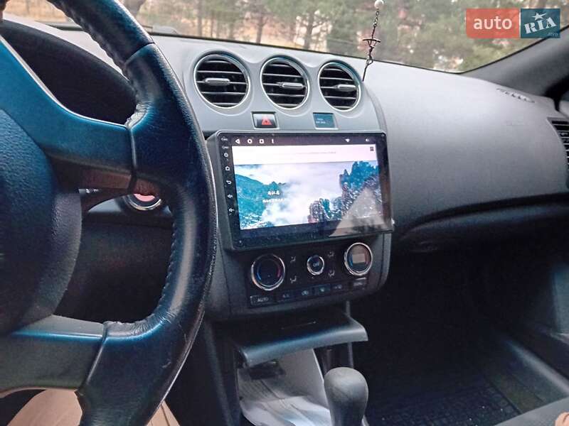 Купе Nissan Altima 2012 в Бурштині