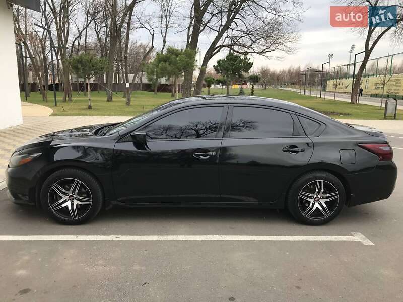 Седан Nissan Altima 2017 в Олександрії