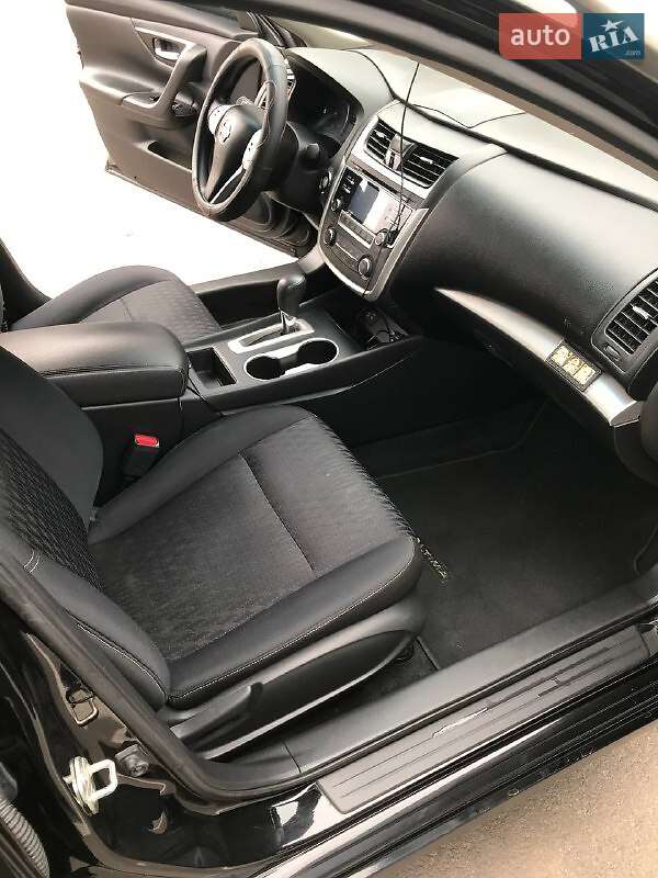 Седан Nissan Altima 2017 в Олександрії