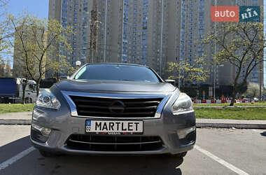 Седан Nissan Altima 2015 в 