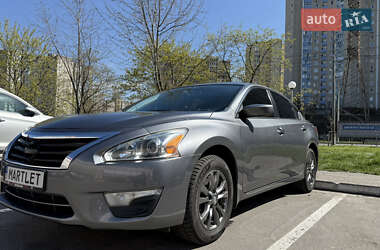 Седан Nissan Altima 2015 в 