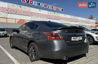 Седан Nissan Altima 2015 в 