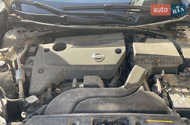 Седан Nissan Altima 2012 в 
