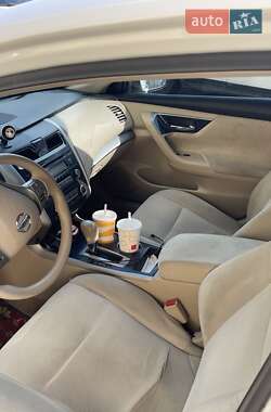 Седан Nissan Altima 2012 в 