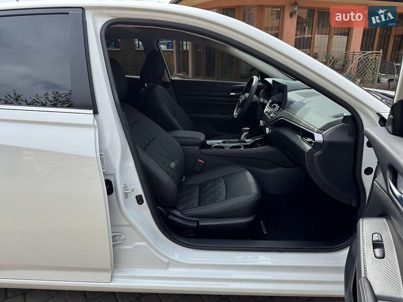 Седан Nissan Altima 2024 в Мукачево
