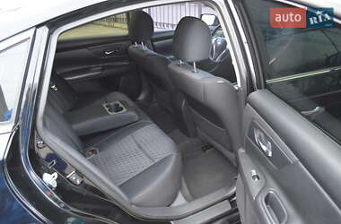 Седан Nissan Altima 2015 в 