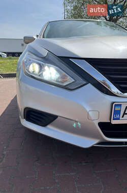 Седан Nissan Altima 2016 в 