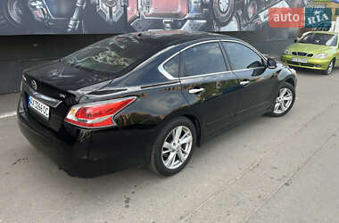 Седан Nissan Altima 2015 в 