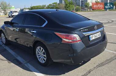 Седан Nissan Altima 2015 в 