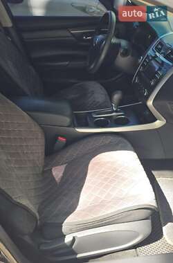 Седан Nissan Altima 2015 в 