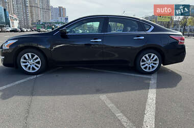 Седан Nissan Altima 2012 в 