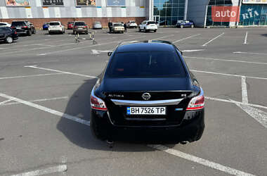 Седан Nissan Altima 2012 в 