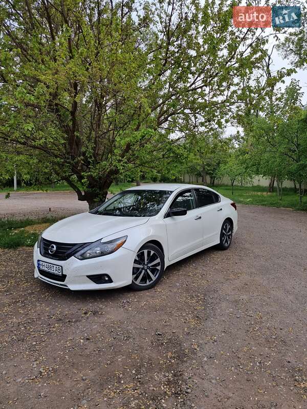 Седан Nissan Altima 2016 в Одессе