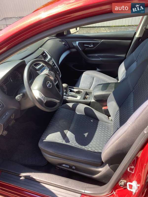 Седан Nissan Altima 2016 в Коломиї