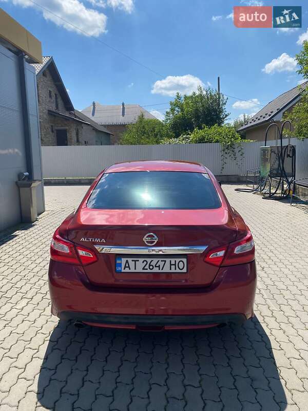 Седан Nissan Altima 2016 в Коломиї