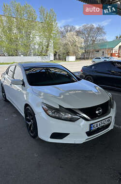 Седан Nissan Altima 2016 в 